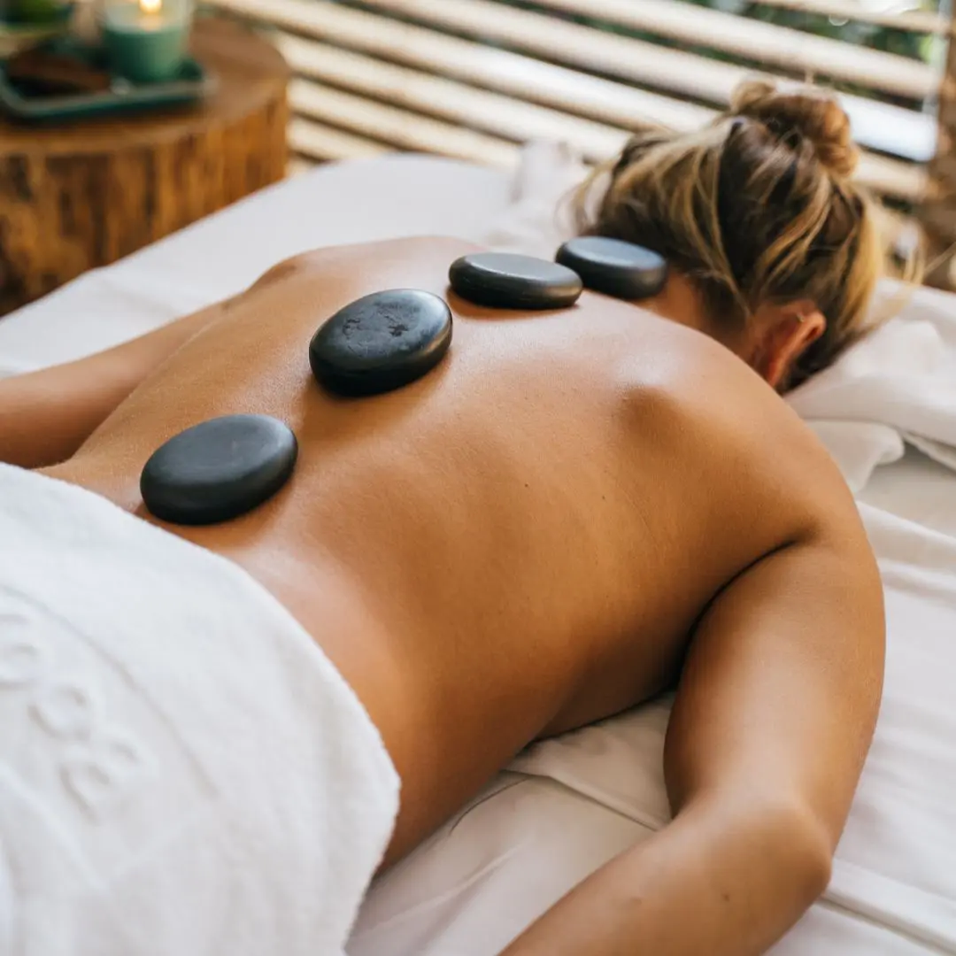 Hot Stone Massage mit Salt Stones