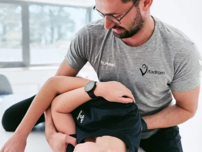 Physiotherapie Behandlung durch Physiotherapeut
