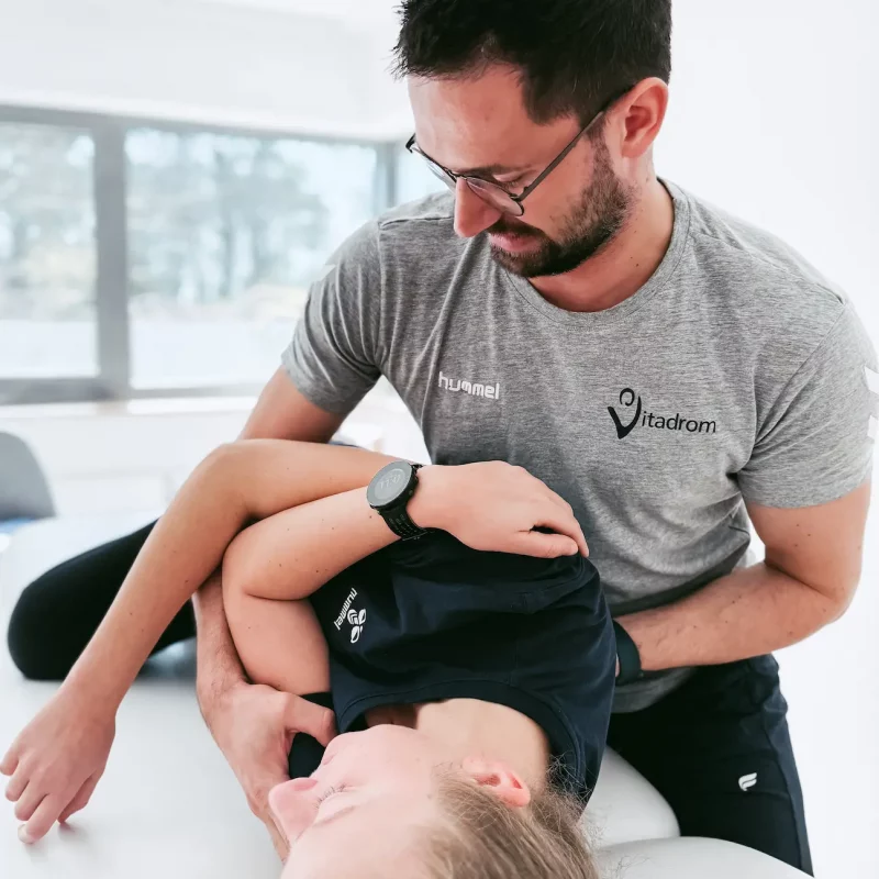 Physiotherapie Behandlung durch Physiotherapeut